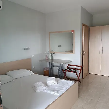 Konukevi Athos Bay 3*