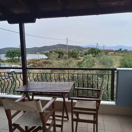 Athos Bay 招待所